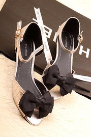 鞋履风尚录 探索xinxinde的鞋帽包杂志世界